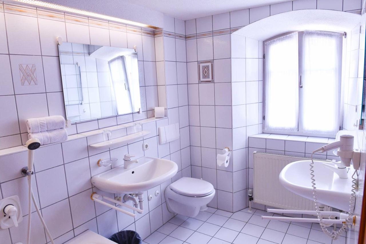 Hotel Gaestehaus Linde Mörnsheim Esterno foto