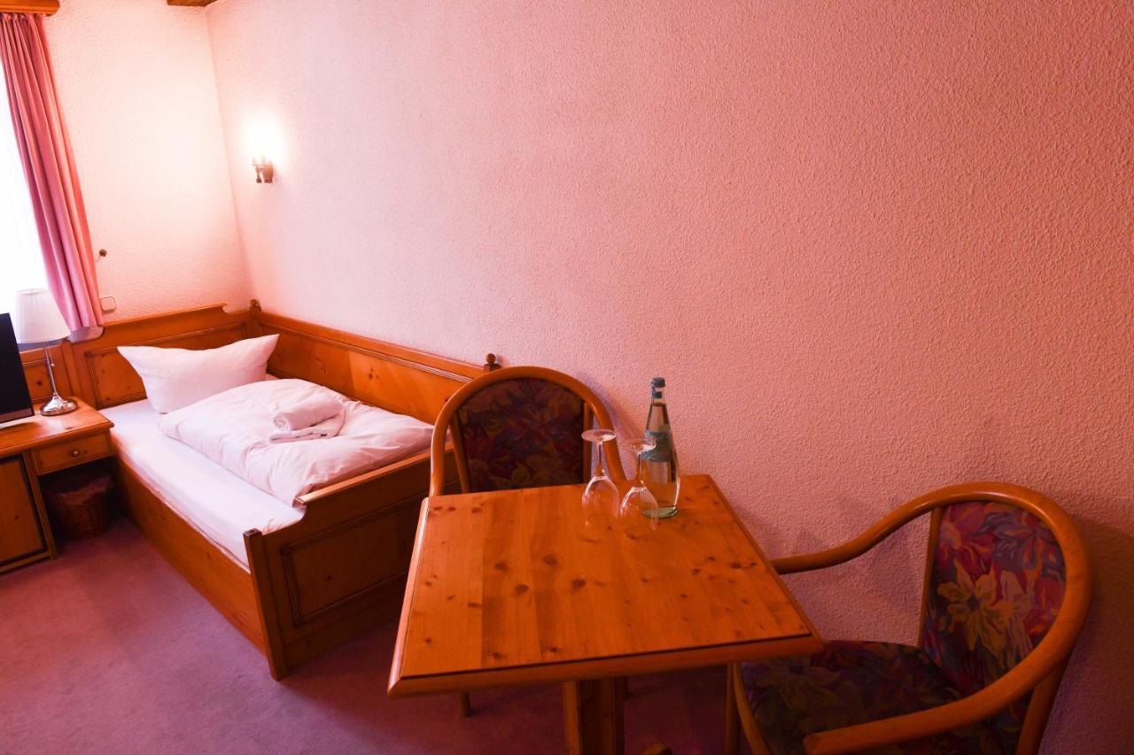 Hotel Gaestehaus Linde Mörnsheim Esterno foto