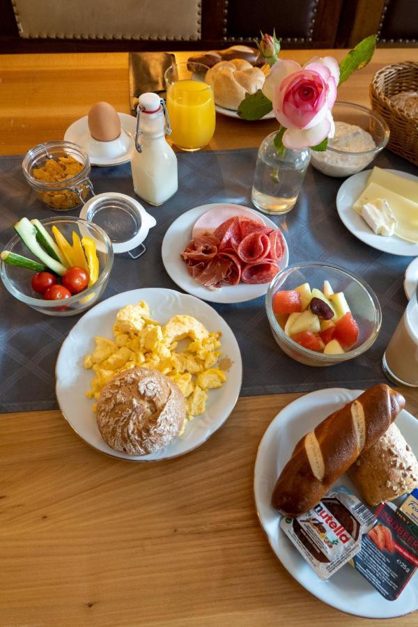 Hotel Gaestehaus Linde Mörnsheim Esterno foto